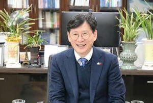 장수군 소상공인 특례보증,"담보 없어도 3천만 원, 최대 5년 나눠 갚으세요"