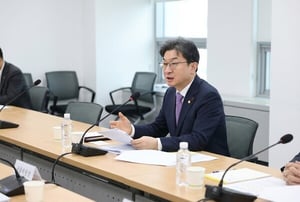 93만명 독촉 멈추고, 4.7만명 추심 즉시 중단…금융위 '회수→재기' 대전환 선언