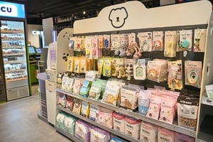 CU, 무인펫샵 '아무도없개' 품었다…편의점 매대 효율 실험